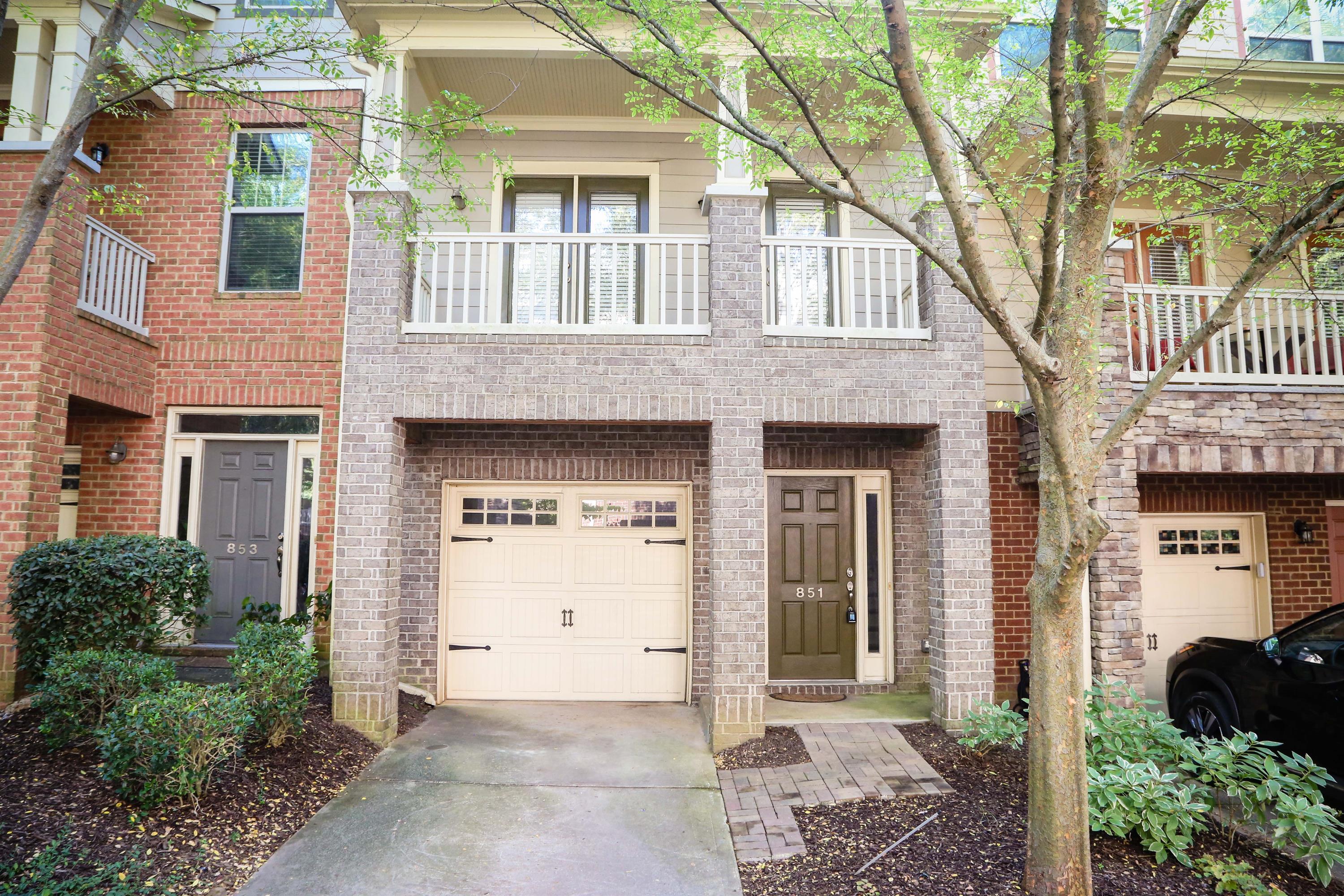 851 Stratum Way - 851